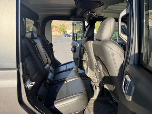 Used 2023 Jeep Gladiator Sport AWD/4WD image 10