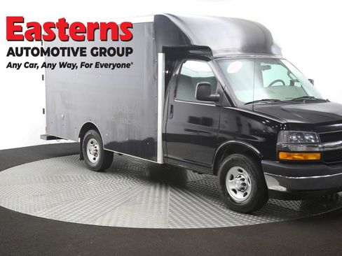 Used 2017 Chevrolet Express 3500 RWD image 46