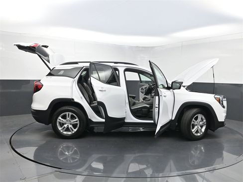 Used 2023 GMC Terrain SLE w/ Driver Convenience Package image 33