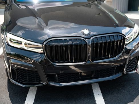 Used 2021 BMW 740i w/ M Sport Package RWD image 5