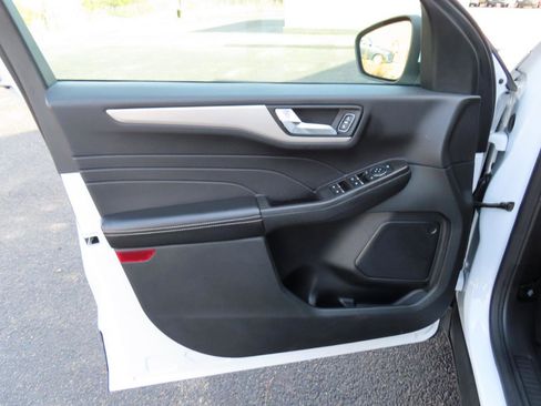 Used 2021 Ford Escape SE image 16