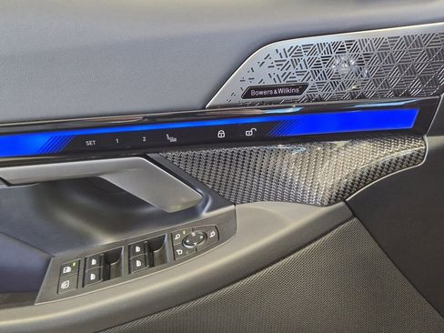 Used 2025 BMW M5 w/ Carbon Package image 23