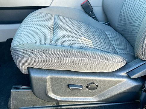 Used 2022 Ford F250 XLT w/ Black Appearance Package image 9