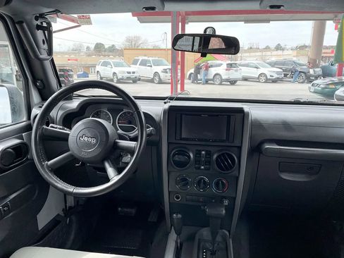 Used 2007 Jeep Wrangler Unlimited Sahara w/ Trailer Tow Group AWD/4WD image 13