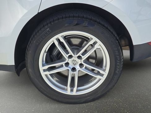 Used 2019 Porsche Macan AWD/4WD image 31