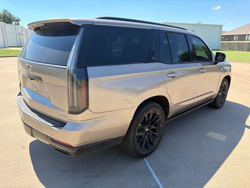 Used 2025 Cadillac Escalade Sport Platinum w/ LPO, Floor Liner Package AWD/4WD image 5