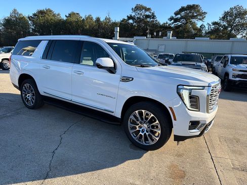Certified 2025 GMC Yukon XL Denali image 10