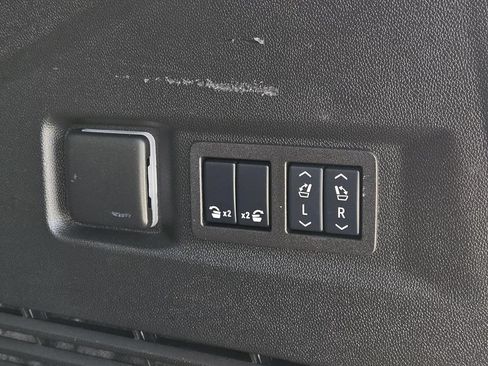 Used 2025 Chevrolet Tahoe High Country AWD/4WD image 12