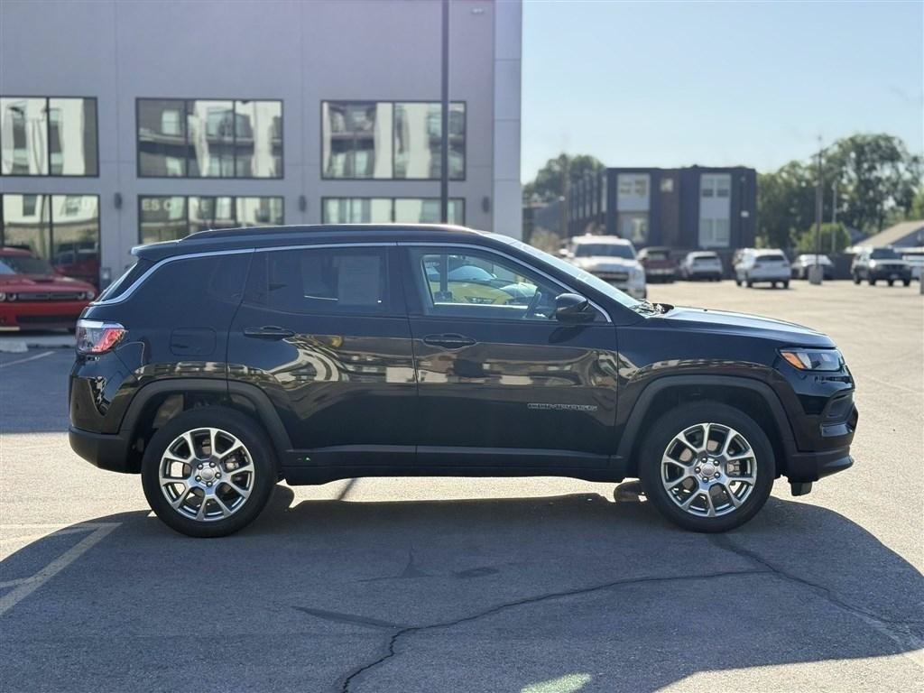 Used 2022 Jeep Compass Latitude AWD/4WD image 8