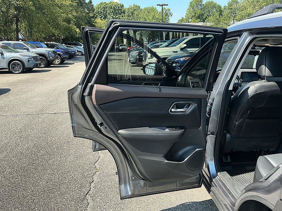 Certified 2021 Nissan Rogue SV w/ Premium Package FWD image 23