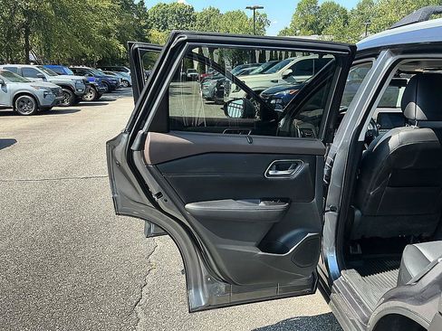 Used 2021 Nissan Rogue SV w/ Premium Package FWD image 23