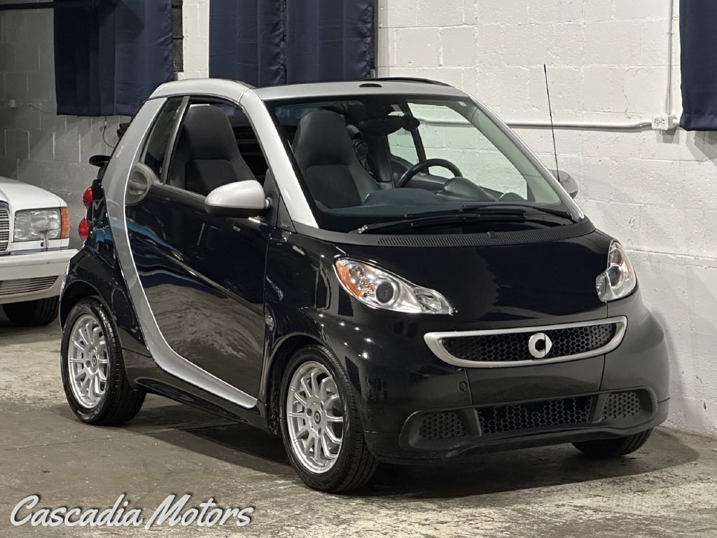Used 2013 smart fortwo passion RWD image 1