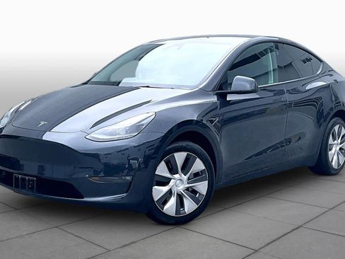 Used 2024 Tesla Model Y Long Range AWD/4WD image 1