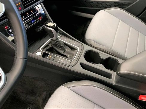 Used 2025 Volkswagen Jetta SE image 17