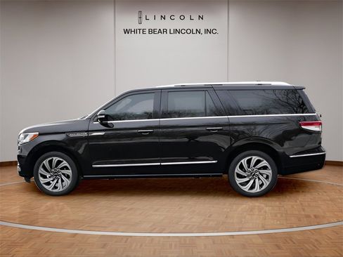 Used 2023 Lincoln Navigator L Reserve image 8