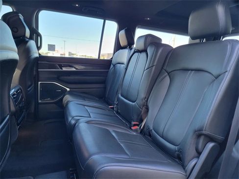 Used 2023 Jeep Wagoneer 4WD w/ Premium Group I image 21