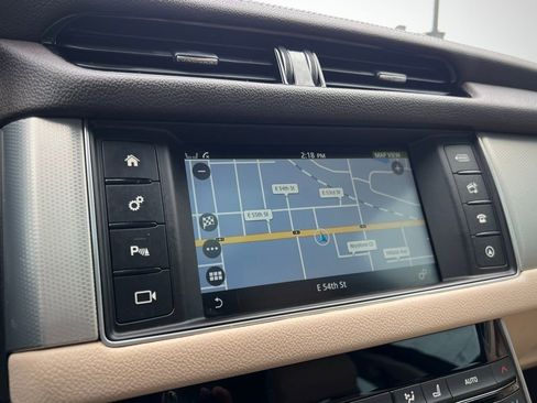 Used 2016 Jaguar XF Premium image 52