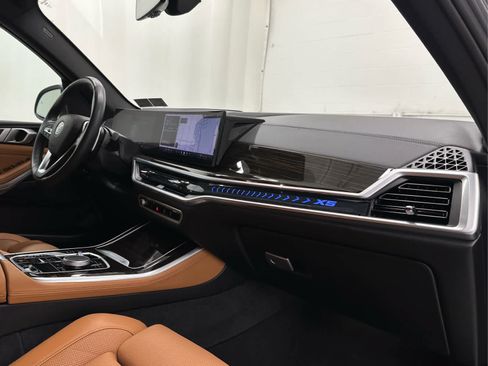 Used 2025 BMW X5 xDrive40i w/ Parking Assistance Package AWD/4WD image 17