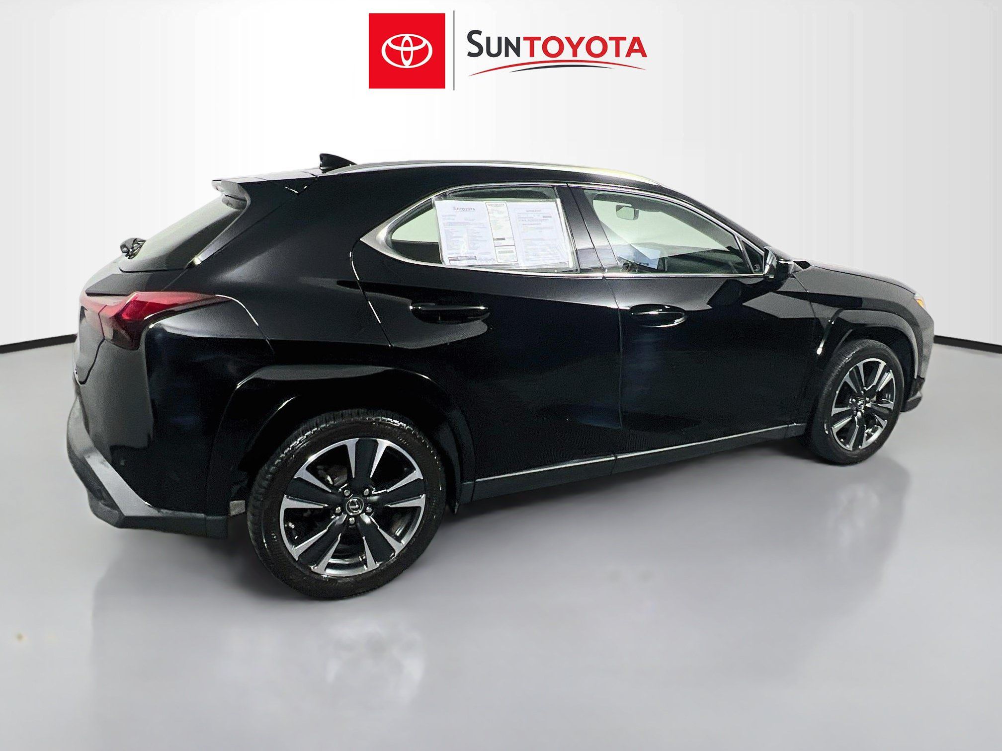 Used 2023 Lexus UX 250h FWD w/ Accessory Package (Z1) image 4