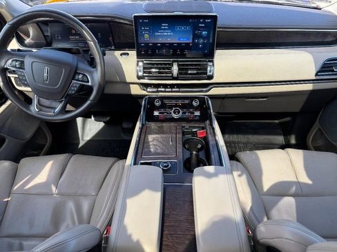 Used 2022 Lincoln Navigator Reserve image 15