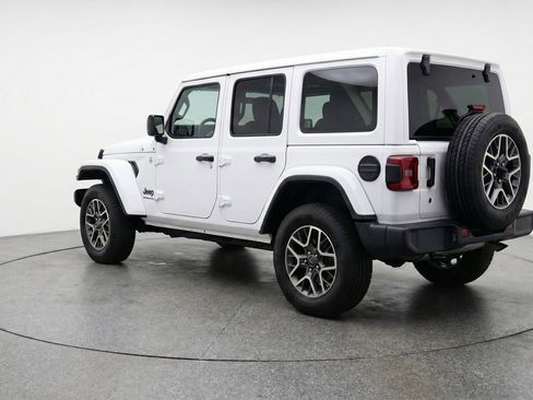 Used 2025 Jeep Wrangler Sahara image 6