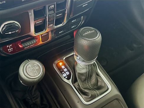 New 2025 Jeep Gladiator Mojave image 12