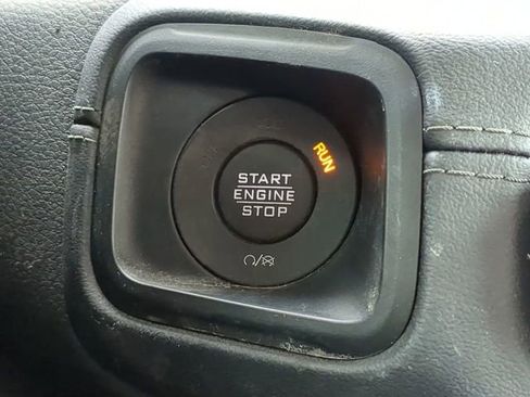 Certified 2024 Jeep Gladiator Mojave AWD/4WD image 31