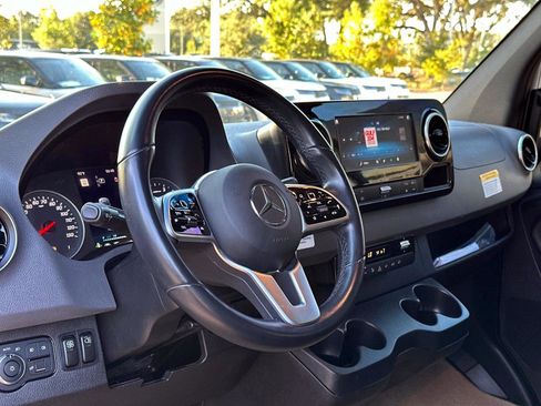 Used 2020 Mercedes-Benz Sprinter 2500 image 26