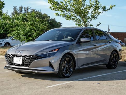 Used 2023 Hyundai Elantra SEL FWD image 6