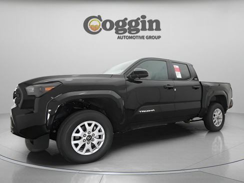 Used 2025 Toyota Tacoma SR5 AWD/4WD image 3