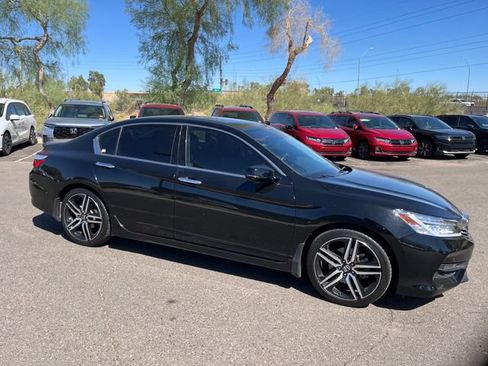 Used 2017 Honda Accord Touring image 6