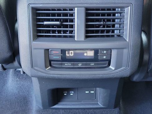 Used 2023 Volkswagen Atlas SE w/ Black Wheel Package FWD image 13