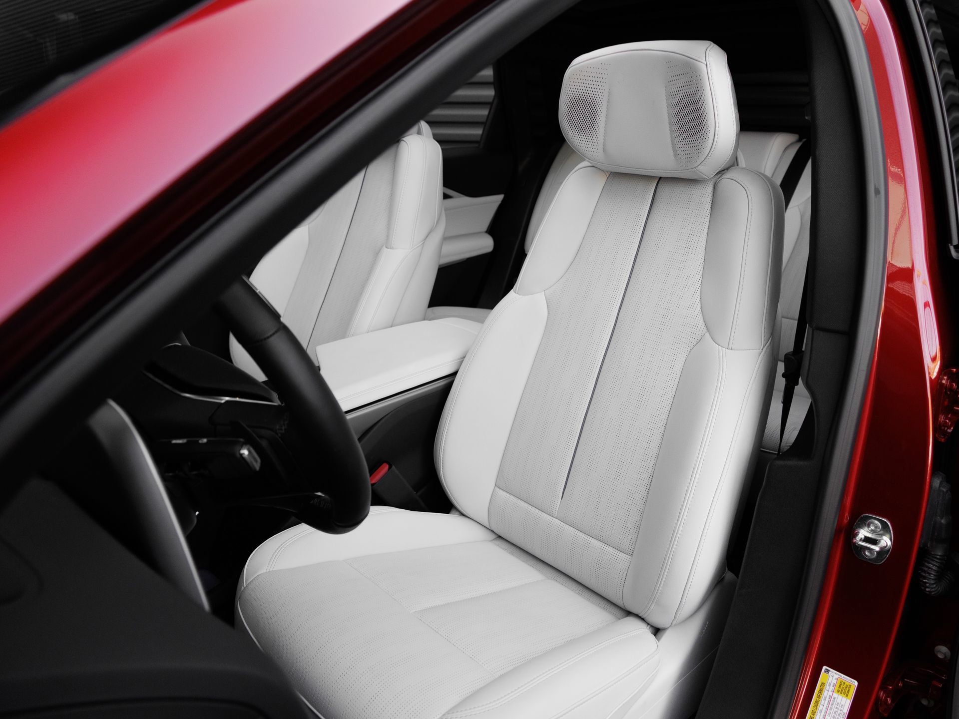 Used 2025 Cadillac Lyriq Sport AWD/4WD image 5