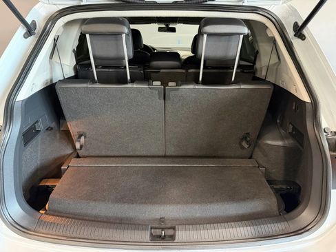 Used 2018 Volkswagen Tiguan SE image 16