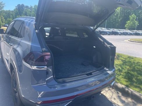 Used 2024 Volkswagen Atlas Cross Sport SE image 13