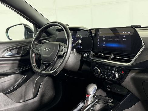Used 2024 Chevrolet Trax RS FWD image 18