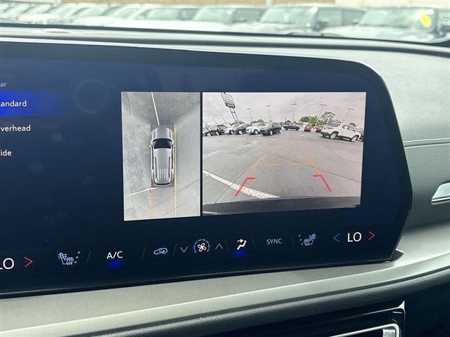 Certified 2024 Chevrolet Traverse LT FWD image 14