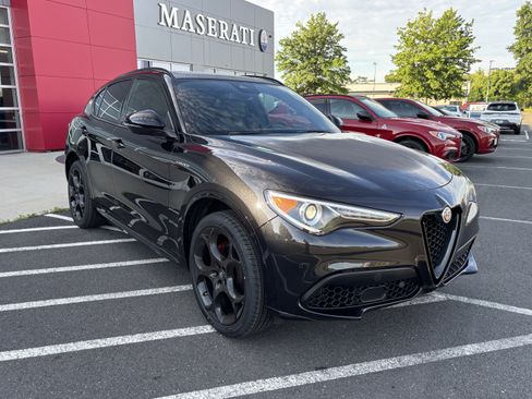 Used 2023 Alfa Romeo Stelvio Veloce AWD/4WD image 12