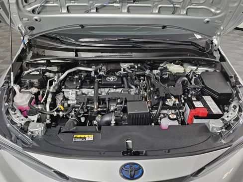Used 2025 Toyota Corolla SE w/ SE Premium Package image 9