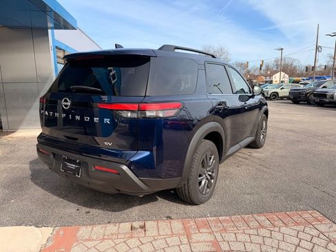 Used 2024 Nissan Pathfinder SV image 7