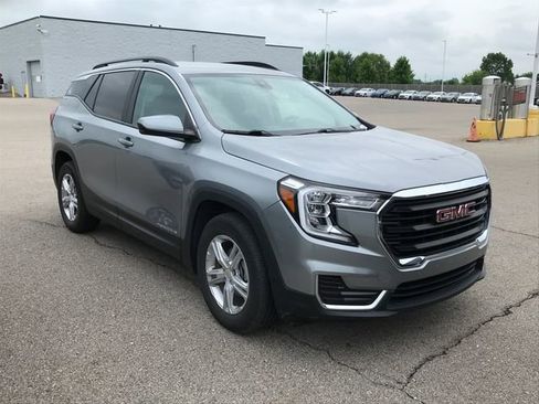 Used 2023 GMC Terrain SLE w/ Driver Convenience Package FWD image 10