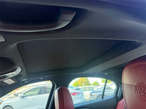 Used 2022 Alfa Romeo Giulia Veloce image 14