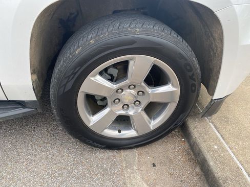 Used 2018 Chevrolet Suburban LT image 4