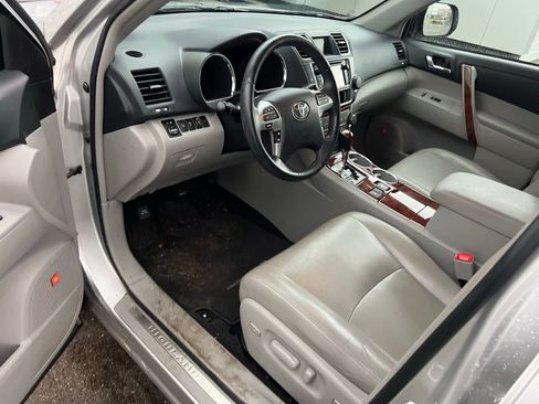 Used 2013 Toyota Highlander Limited image 5