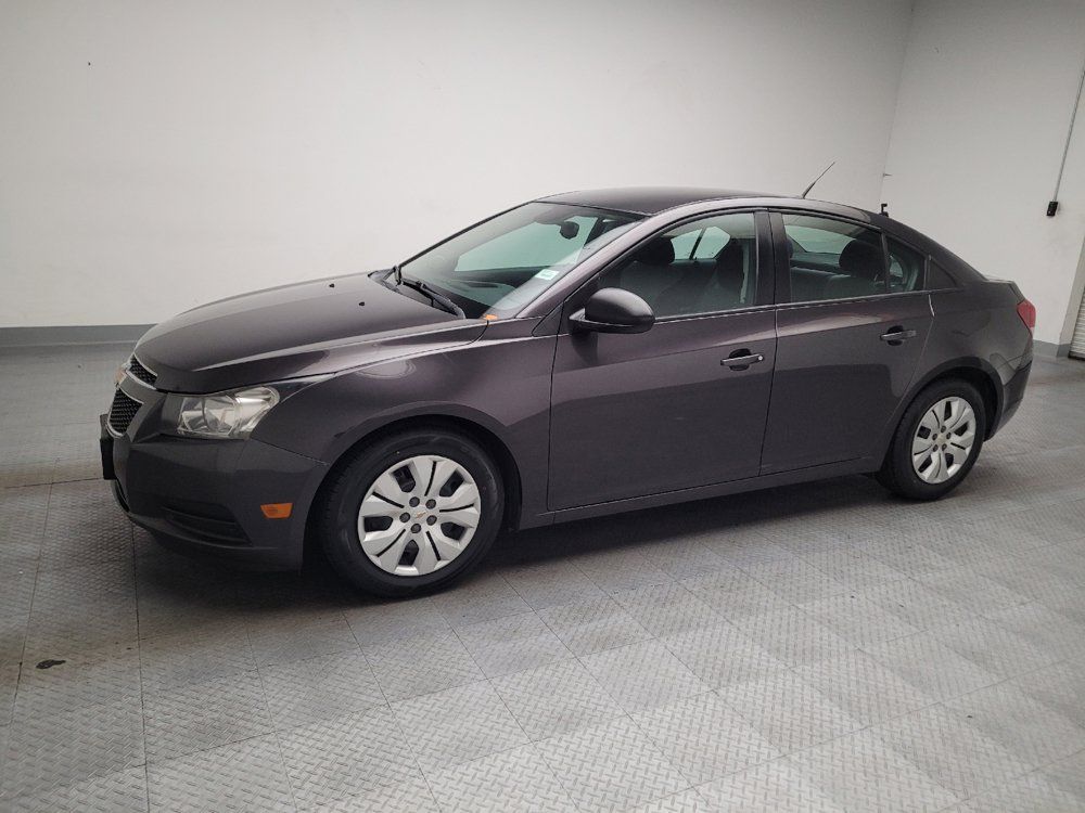Used 2014 Chevrolet Cruze LS FWD image 2