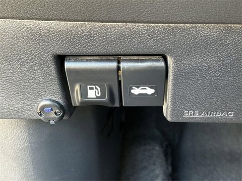 Used 2021 Nissan Kicks SV image 16