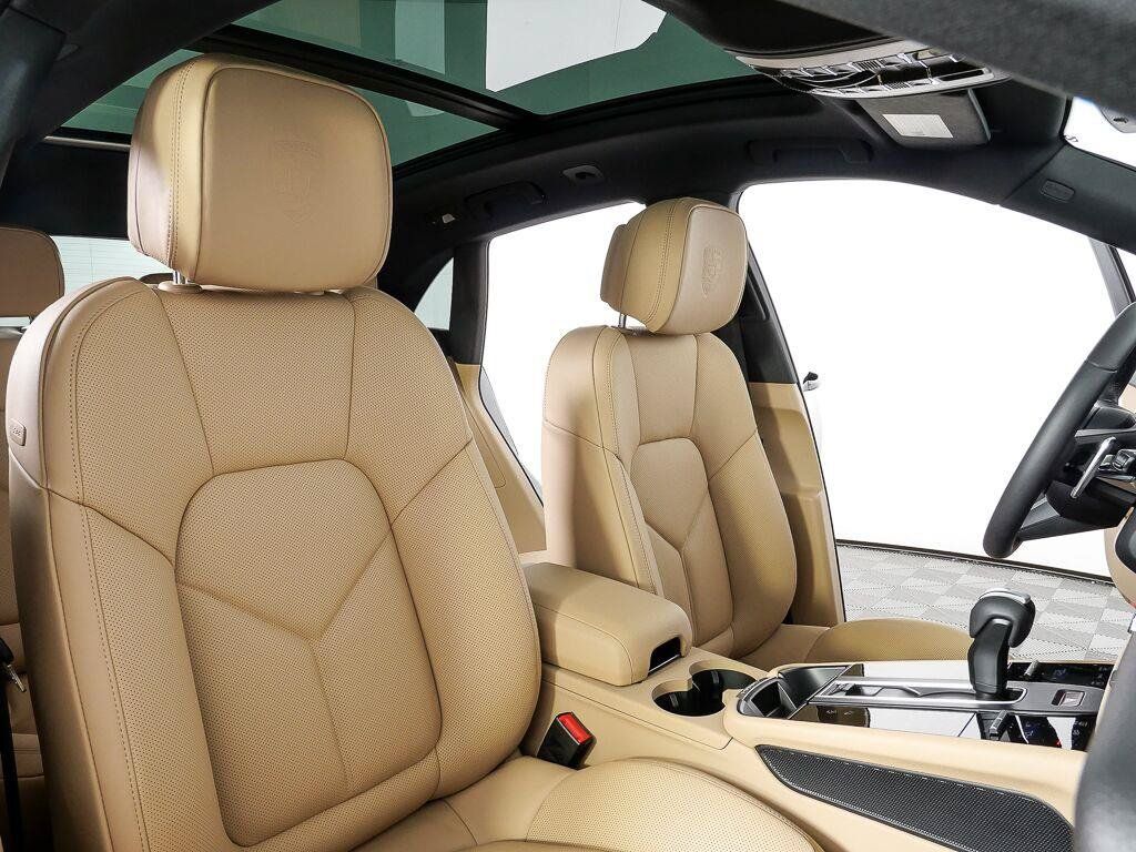 Certified 2026 Porsche Macan AWD/4WD image 22