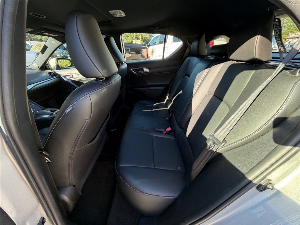 Used 2015 Lexus CT 200h w/ Navigation Package FWD image 7