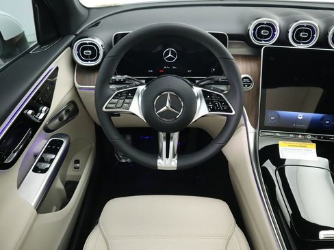 New 2026 Mercedes-Benz GLC 300 image 11