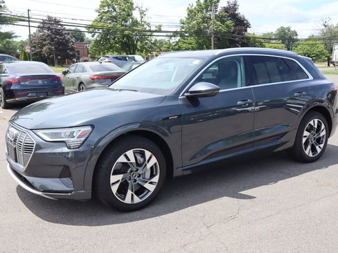 Used 2021 Audi e-tron Premium AWD/4WD image 2